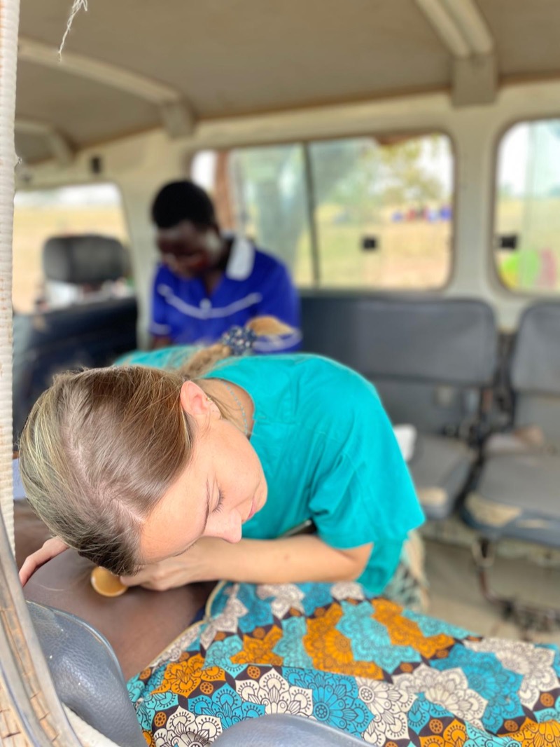 Dott.ssa Anna Giudici durante la missione con CUAMM a Matany, Uganda